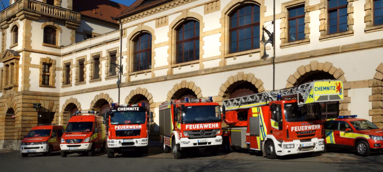 Ein moderner Löschzug vor der Hauptfeuerwehr Schadestraße