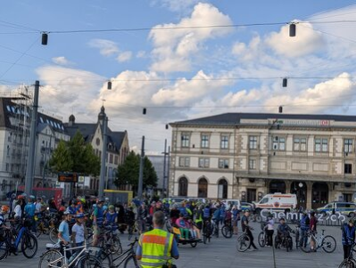 Kurz vor dem Start der #chemnitzdrehtamradtour.