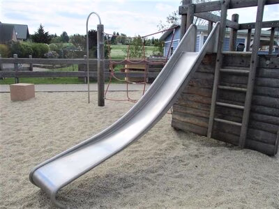 Spielplatz Majakowskistraße, Rutsche