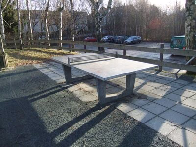 Schönauer Spiel- und Bolzplatz Stelzendorfer Straße, Tischtennisplatte