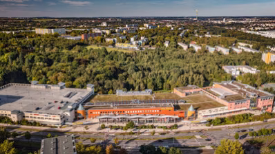 Die heutige Morgenleite mit Wäldern und Einkaufszentrum nördlich der Wladimir-Sagorski-Straße.
