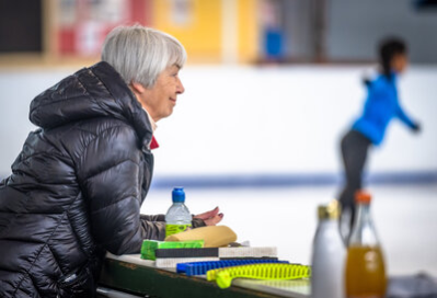 Monika Scheibe in der Trainingshalle des Chemnitzer Eislauf-Clubs.
