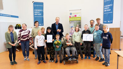 Gewinner der Kategorie "Die fahrradaktivste Förderschule" des Terra Nova Campus mit Bürgermeister Knut Kunze und STADTRADELN-Koordinatoren Sarah Arnold und Robert Jehmlich