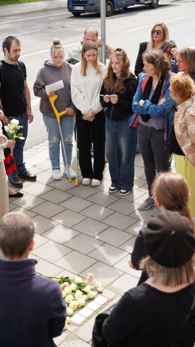 Schüler der Montessori-Oberschule in Chemnitz sind Paten der Stolpersteine für Familie Bulka