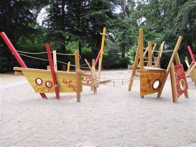Spielplatz am Stadtpark, Kletterschiff