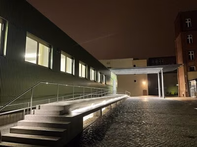 Nachtansicht des Stasi-Unterlagen-Archivs Chemnitz