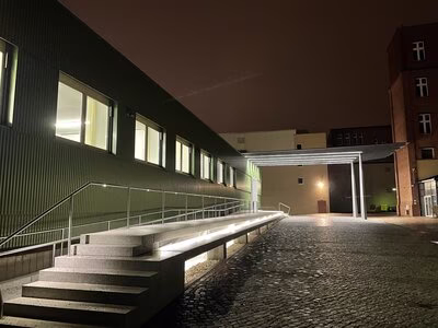 Nachtansicht des Stasi-Unterlagen-Archivs Chemnitz