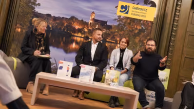 Die Preisverleihung des vierten Schreibwettbewerbs "Dein Märchen. Dein Chemnitz." fand im Grünen Salon im Rathaus statt.