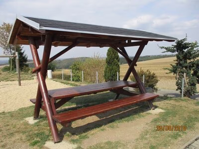 Spielplatz Berbisdorfer Kirchweg, Sitzhütte