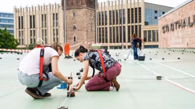 Auftakt für das „Roofscape Landmark Project“ heute auf dem Dach der Stadthalle.