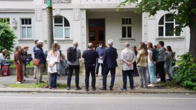 Teilnehmende der Stolpersteinverlegung