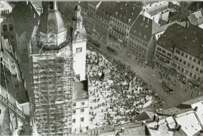 Luftaufnahme des Marktes, links Jakobikirche und Hoher Turm, 1910
