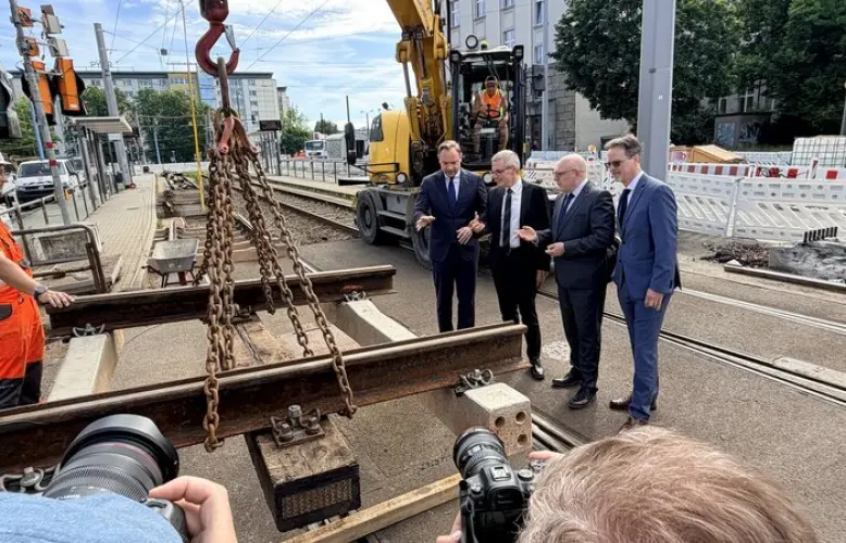 Feierlicher Baubeginn am Falkeplatz