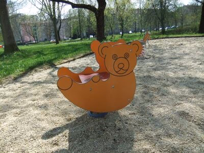 Spielplatz Am Karbel/Achatstraße, Federwippen