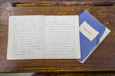 Die Schönschreibhefte von Martha Reichel sorgen immer für Begeisterung bei den jungen Gästen, denn sie sind genauso alt wie Martha Reichel, als sie vor mehr als 110 Jahren die Hefte füllte.