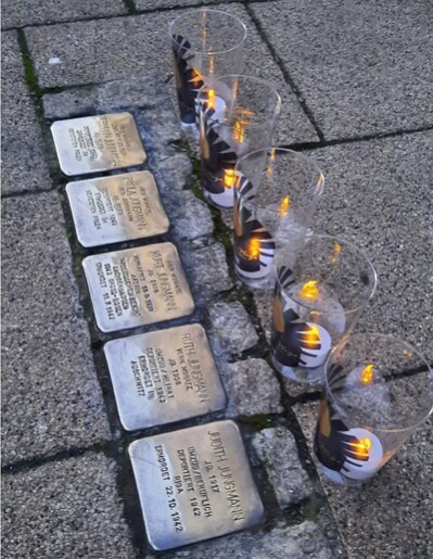 Geputzte Stolpersteine der Familie Jungmann, Zöllnerstraße 16