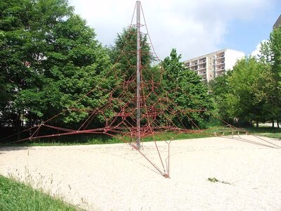 Spielplatz am Harthwald, Mittelmast-Seilpyramide