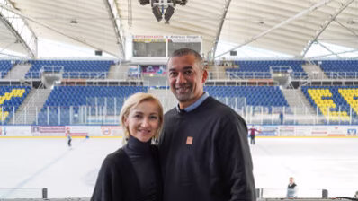 Aljona Savchenko und Robin Szolkowy an ihrem Arbeitsplatz - der Eishalle im Eissportzentrum Chemnitz