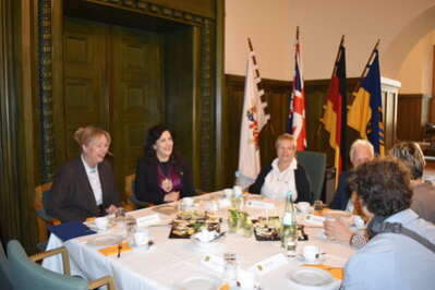 Am Samstag Nachmittag traf sich die Delegation zum gemeinsamen Kaffee- und Teetrinken im Grünen Salon des Chemnitzer Rathauses