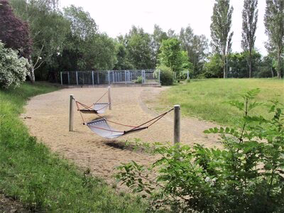 Freizeitanlage Marie-Tilch-Straße, Doppelhängematte Gummi