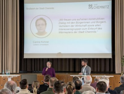 Die Amtsleiterin des Umweltamtes der Stadt Chemnitz, Carina Kühnel, bei der Eröffnung der zweiten Informationsveranstaltung zur kommunalen Wärmeplanung in Chemnitz.