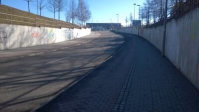 Graffitifläche für Auftragsarbeit: Stützwand an der Jaenickestraße - Zufahrt zur Messe Chemnitz