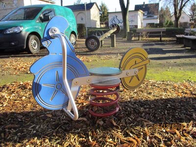 Spielplatz am Genossenschaftsplatz, Federwippe