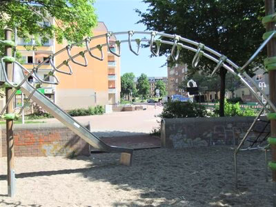 Spielpatz Sonnenstraße / Martinstraße (Stadtteil Sonnenberg), Hangelbogen