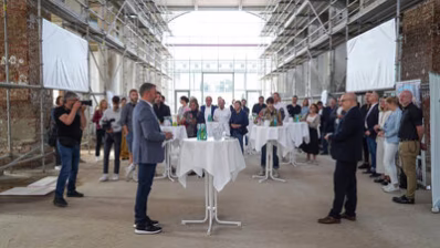 Die Besucher konnten sich im Geleit der Nexus Management GmbH, ein Bild vom aktuellen Baufortschritt machen.