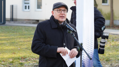 Oberbürgermeister Sven Schulze hielt zur Steleneinweihung ein Grußwort.