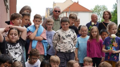 Teilnehmende der Stolpersteinverlegung für Familie Sommerfeld/Kaes