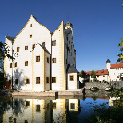 Ein lohnenswertes Ausflugsziel am Rand der Stadt: das Wasserschloß Klaffenbach