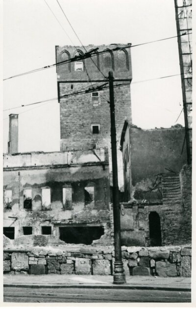 Nach der Zerstörung: Blick aus der Herrenstraße zum Roten Turm
