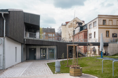 Außenansicht verschiedener Gebäudeteile der Stadtwirtschaft.