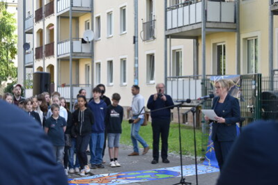 Bürgermeisterin Dagmar Ruscheinsky eröffnete die diesjährige Stolpersteinverlegung