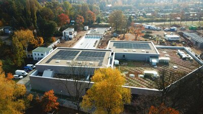 Oktober 2024: Das 50-Meter-Außenbecken ist fertiggestellt, die Arbeiten am Freizeitbecken haben begonnen.