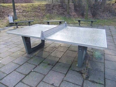 Spielplatz Arno-Schreiter-Straße, Tischtennisplatte