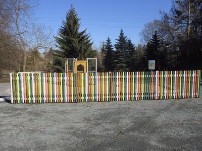 Zum-Spitzberg-Am-Rathaus-Spielplatz (Stadtteil: Kleinolbersdorf-Altenhain), Zaun