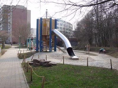 Spielplatz Park am Falkeplatz (Zentrum), Tunnelrutsche