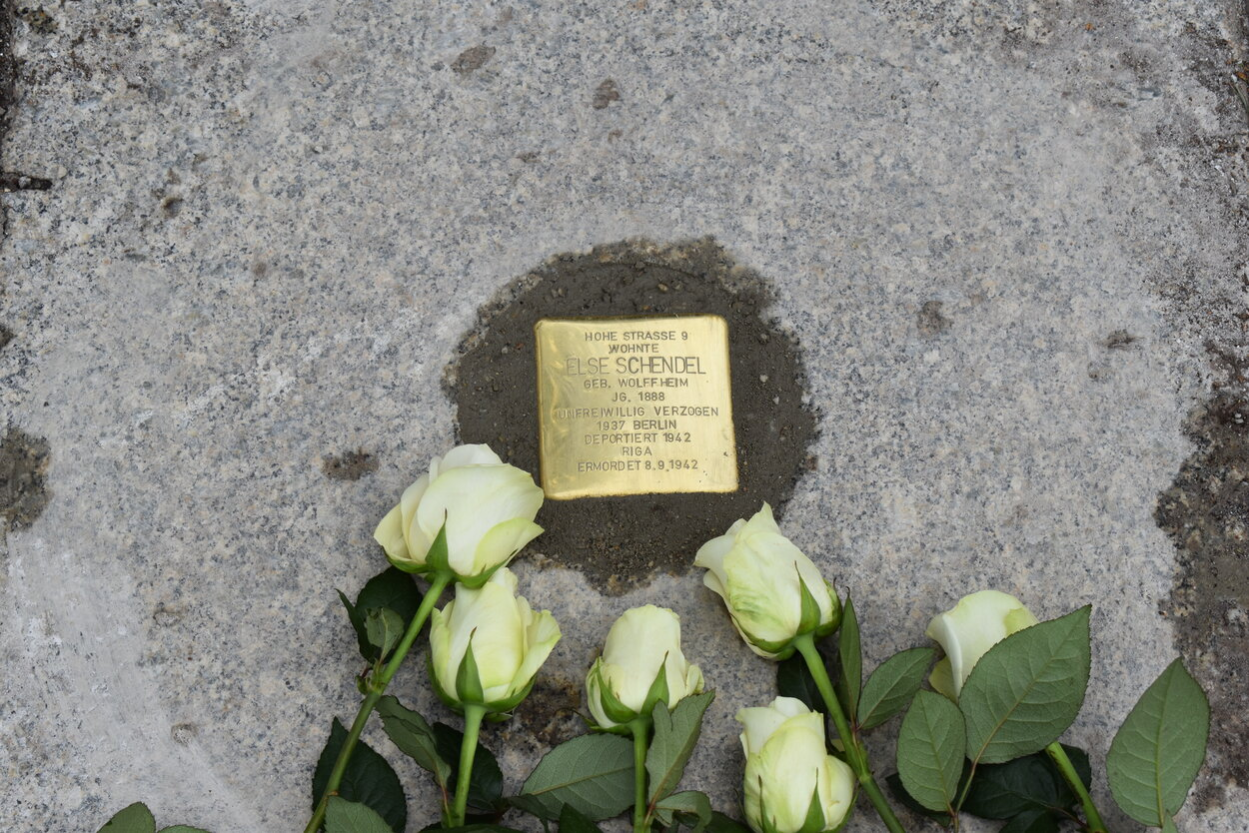 Stolperstein für Else Schendel. Auf dem Stein steht: Hohe Straße 9 wohnte Else Schendel, geb. Wolffheim, Jg. 1888, unfreiwillig verzogen, 1937 Berlin, deportiert 1942, Riga, ermordet 8.09.1942