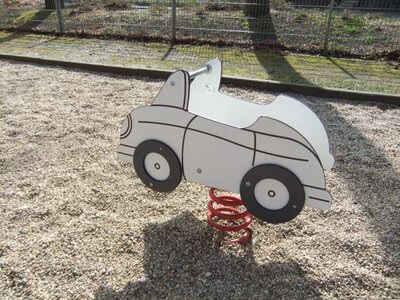 Spielplatz Sandweg / Rosenhag, Federwippe Auto