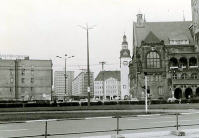 Markt nach Westen, rechts das Neue Rathaus, 1990