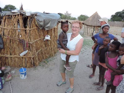 Ingrid Poike mit dem nach ihr benannten Mädchen Ingrid.