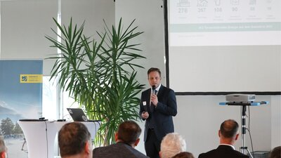 Referent Herr Wilhelm bei seinem Vortrag im Rahmen des 3. Energiedialogs Chemnitz.