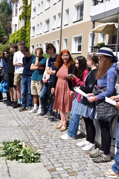 Kinder der Kirchengemeinde St. Jakobi-Kreuz Chemnitz ehrten die Familie Goldschmidt.