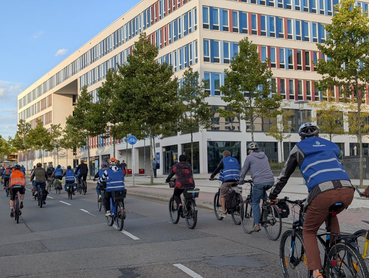 Die #chemnitzdrehtamradtour mit ca. 200 Teilnehmenden.