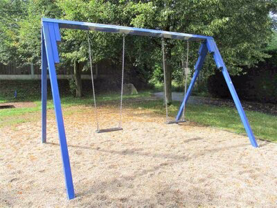 Spielplatz Karl-Seibt-Straße, Doppelschaukel
