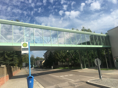 Glasverbinder des Klinikums Chemnitz vor der Beklebung