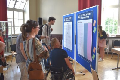 Öffentliche Werkstatt zum Teilhabeplan der Stadt Chemnitz am 20.6.2019: Die Besucher diskutierten viel an den Thementafeln
