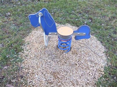 Spielplatz Alfred-Neubert-Straße 24, Federwippe